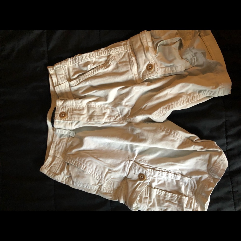 Mens size 28 American Eagle cargo shorts.